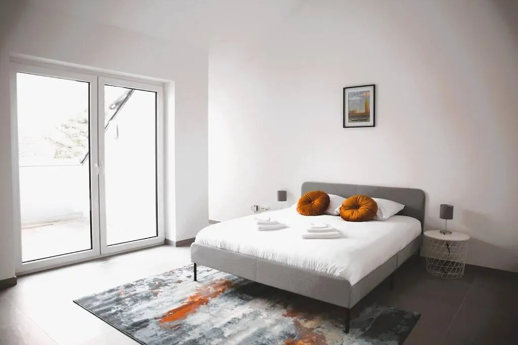Sandweiler Beautiful 4Br House With Jacuzziヴィラ 別荘
