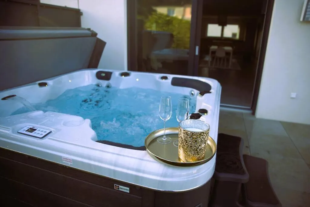 Sandweiler Beautiful 4Br House With Jacuzziヴィラ 0*,  ルクセンブルク
