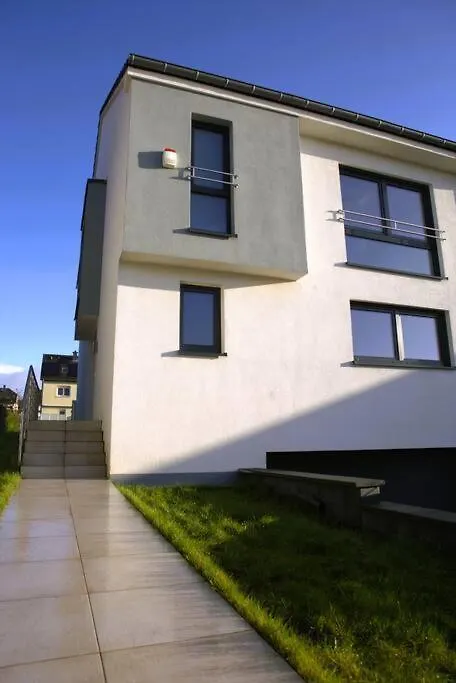 Sandweiler Beautiful 4Br House With Jacuzziヴィラ 別荘