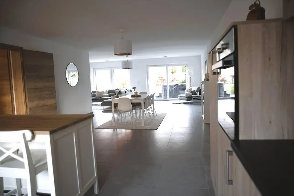 別荘 Sandweiler Beautiful 4Br House With Jacuzziヴィラ